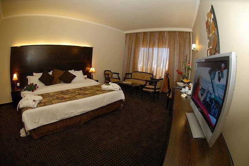 Sun Hills Suites Hotel Jounieh Værelse billede